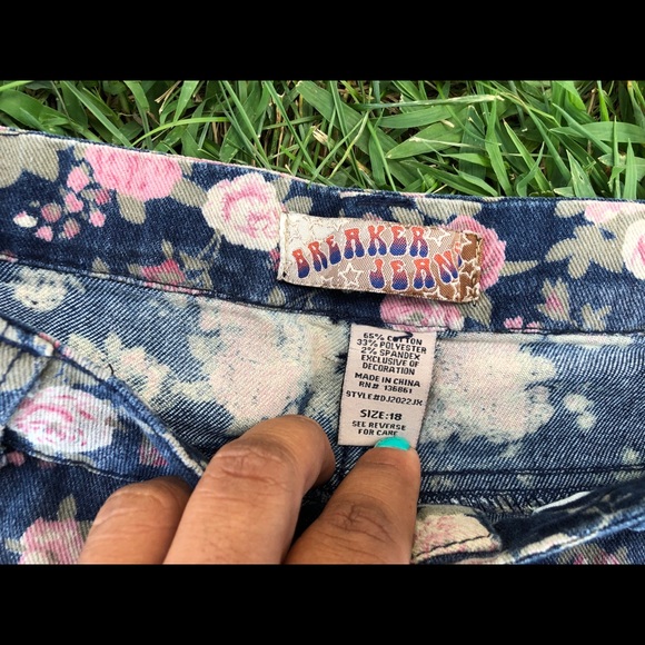 Breaker Jean Woman’s Shorts - Picture 2 of 3